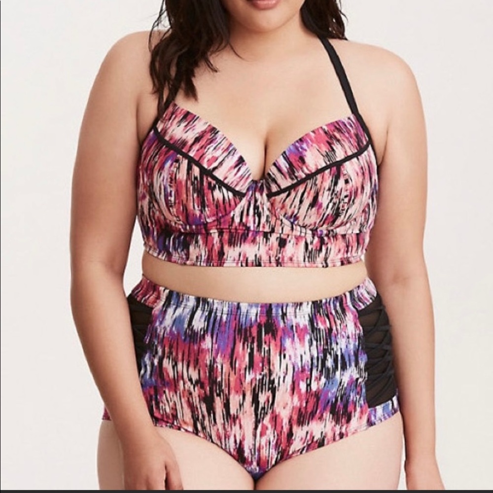 Torrid swimsuit top and bottom size 3 EUC